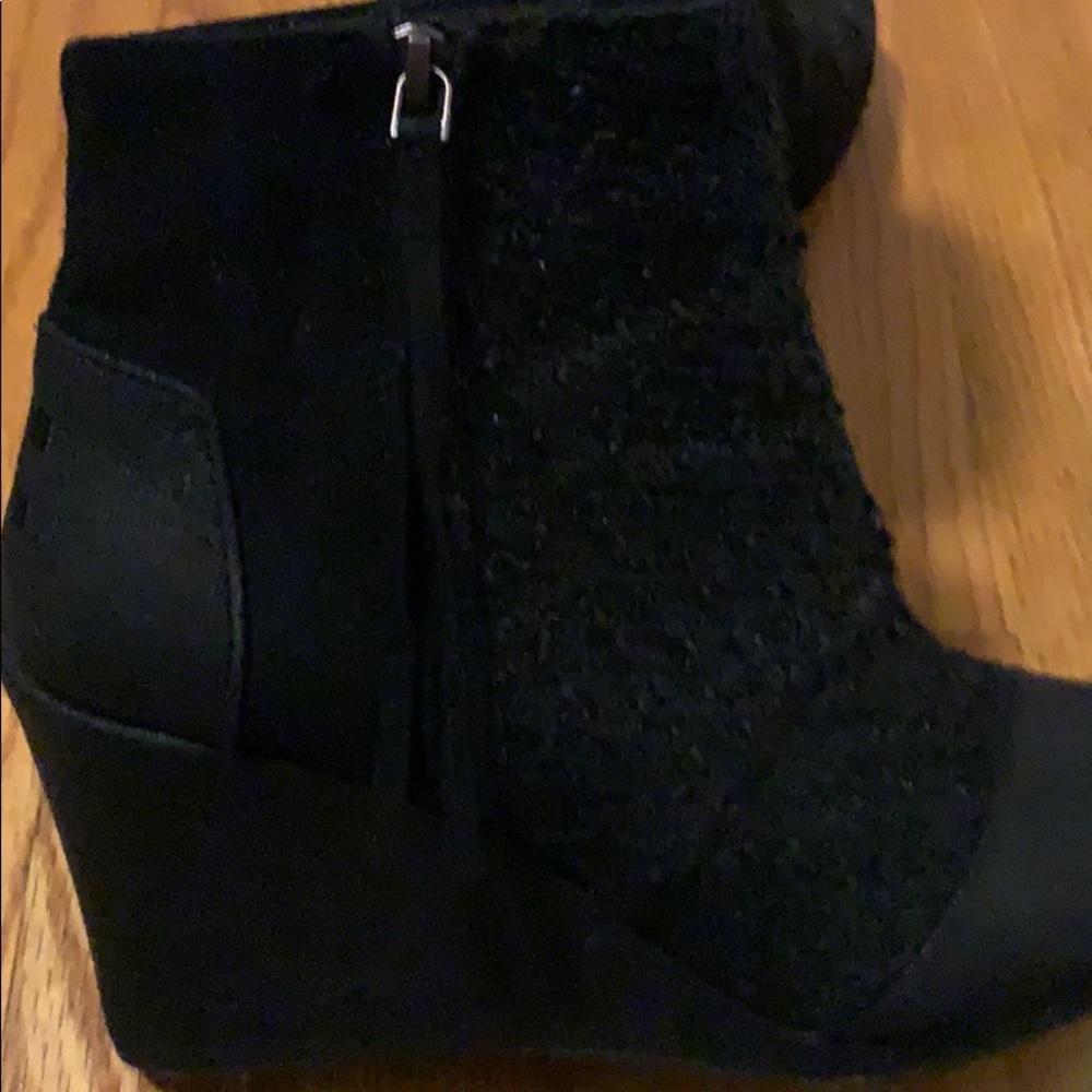 Shoes - Picture 4 of 5